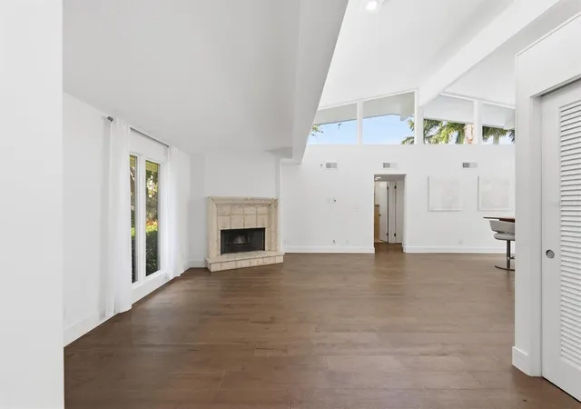 4th image of 425 Partridge Cir, Sarasota, FL 34236 | MLS# A4677779