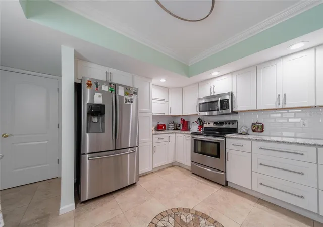 Listing Photo 4 - Condo for sale in building located at 5020 Brittany Dr S, St. Petersburg, FL 33715 - Unit #324