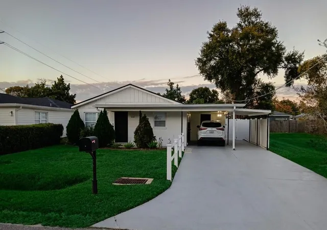 Homes for sale in Tampa, FL | 3321 W Palmetto St, Tampa, FL 33607 | MLS# TB8463372