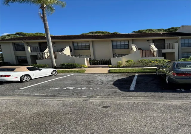 Homes for sale in Sarasota, FL | 4640 Weybridge #12, Sarasota, FL 34235 | MLS# A4677826