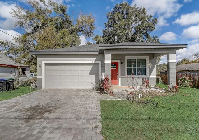 Photo 2 of Single family home for sale at 309 E 13th Street, Apopka, FL 32703 | MLS# O6372979 | Listing updated on 2026-06-06