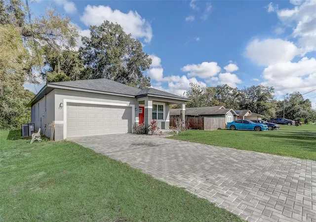 Photo 3 of Single family home for sale at 309 E 13th Street, Apopka, FL 32703 | MLS# O6372979 | Listing updated on 2026-06-06
