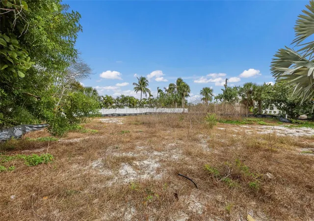 3rd image of 6500 Gulfside Rd, Longboat Key, FL 34228 | MLS# A4677893