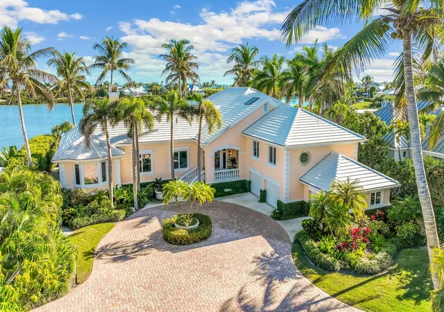 Photo 3 of Single family home for sale at 1640 Jean Lafitte Dr, Boca Grande, FL 33921 | MLS# D6145548 | Listing updated on 2026-10-02