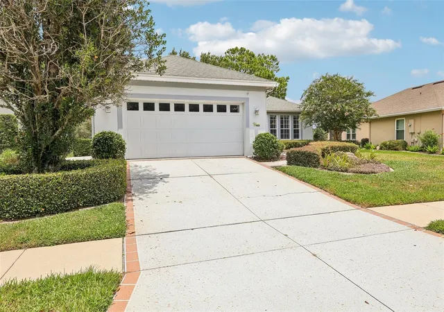 Single family home for sale at 8013 Pine Holw Dr, MOUNT DORA, FL 32757 | MLS# G5106558