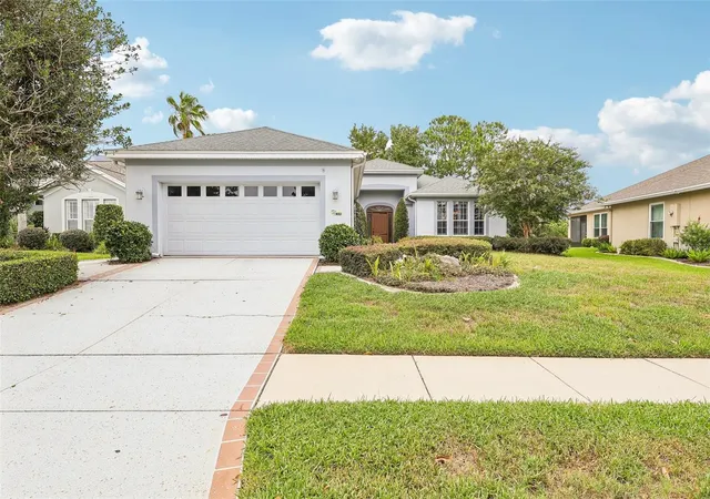 Photo 2 of Single family home for sale at 8013 Pine Holw Dr, Mount Dora, FL 32757 | MLS# G5106558 | Listing updated on 2026-09-01