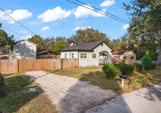 3rd image of 1006 15Th Ave Nw, Largo, FL 33770 | MLS# TB8463637