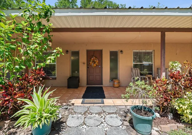 Photo 2 of Single family home for sale at 13719 Seminole Trl, Wimauma, FL 33598 | MLS# A4677959 | Listing updated on 2026-10-21