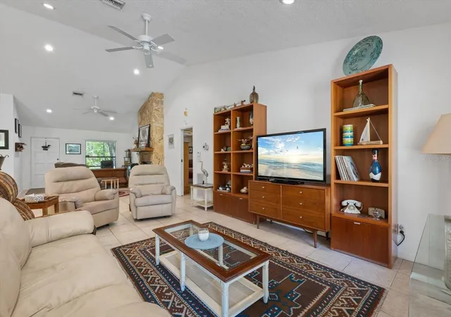 Photo 4 of Single family home for sale at 13719 Seminole Trl, Wimauma, FL 33598 | MLS# A4677959 | Listing updated on 2026-10-21