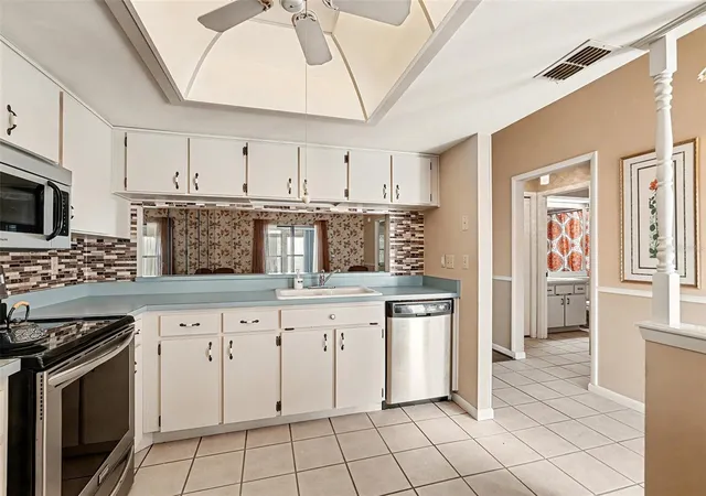 Photo 4 of Condo for sale at 38345 Cottonwood Pl #38345, Zephyrhills, FL 33542 | MLS# TB8463688 | Listing updated on 2026-10-07