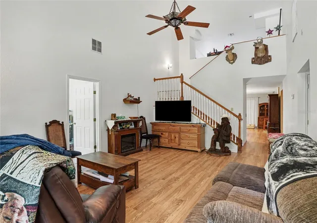 Photo 3 of Single family home for sale at 4400 Conrad Acres Ln, Apopka, FL 32712 | MLS# O6373113 | Listing updated on 2026-08-03