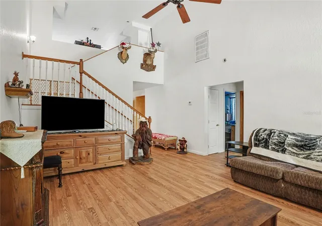 Photo 4 of Single family home for sale at 4400 Conrad Acres Ln, Apopka, FL 32712 | MLS# O6373113 | Listing updated on 2026-08-03