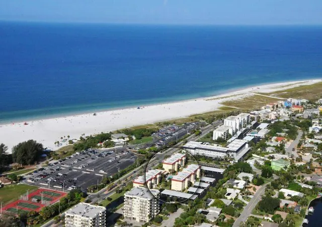 Listing Photo 2 - Condo for sale in building located at 915 Bch Rd, Sarasota, FL 34242 - Unit #216