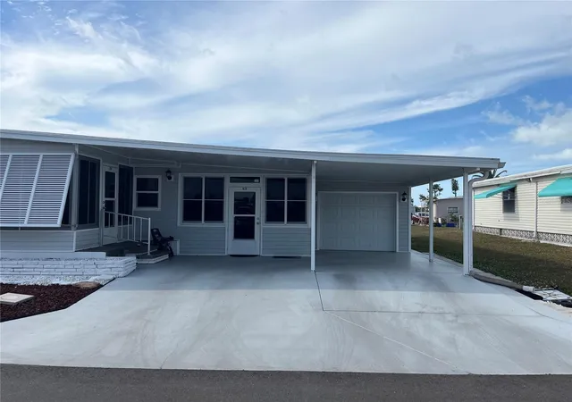Photo 2 of Manufactured home for sale at 826 Trento Dr, Venice, FL 34285 | MLS# N6142346 | Listing updated on 2026-09-29