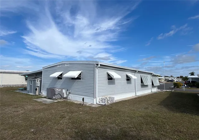 Photo 4 of Manufactured home for sale at 826 Trento Dr, Venice, FL 34285 | MLS# N6142346 | Listing updated on 2026-09-29