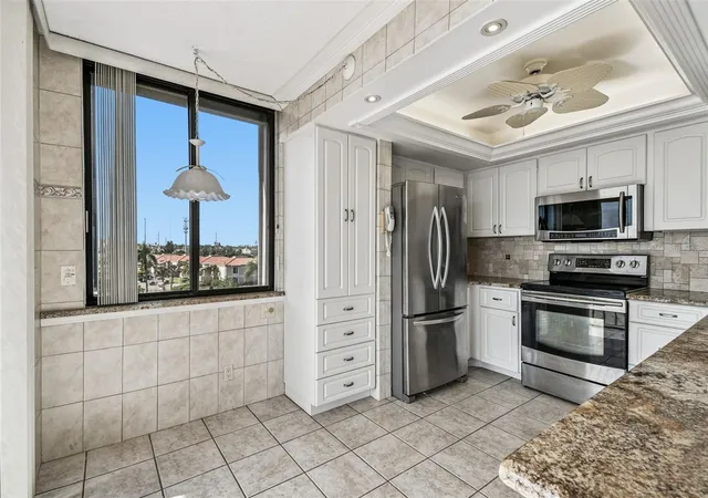 Photo 5 of Condo for sale at 6104 Palma Del Mar Blvd S #402, Saint Petersburg, FL 33715 | MLS# TB8463921 | Listing updated on 2026-03-04