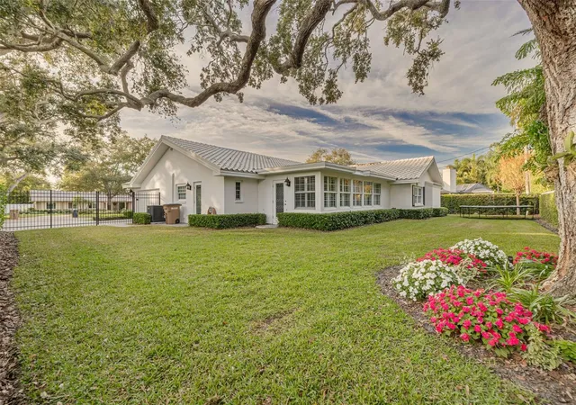 Photo 2 of Sale Pending at 3 Eastwood Ln, Belleair, FL 33756 | MLS# TB8463960 | Listing updated on 2026-05-27