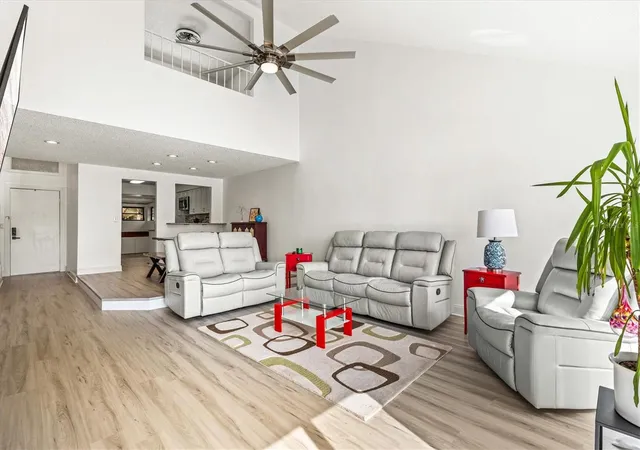 Photo 4 of House for sale at 2453 Crispin Ct #F4, Sarasota, FL 34235 | MLS# A4678095 | Listing updated on 2026-07-14