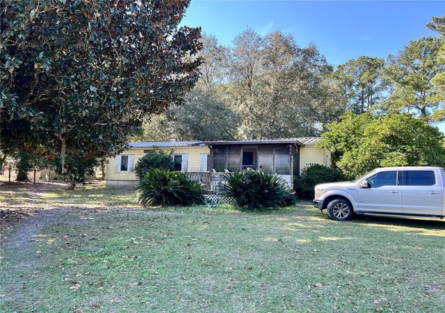 1st image of 11820 Nw Hwy 225, Reddick, FL 32686 | MLS# OM716534