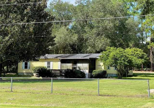Photo 3 of Manufactured home for sale at 11820 Nw Highway 225, Reddick, FL 32686 | MLS# OM716534 | Listing updated on 2026-09-18