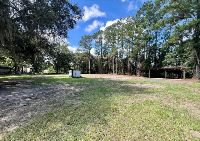 Photo 4 of Manufactured home for sale at 11820 NW Highway 225, Reddick, FL 32686 | MLS# OM716534 | Listing updated on 2026-09-18