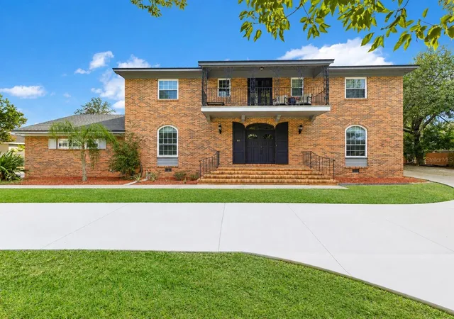 Photo 1 of Single family home for sale at 811 Fairlington Dr, Lakeland, FL 33813 | MLS# TB8464010 | Listing updated on 2026-10-24