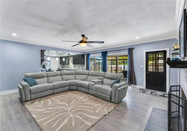 Photo 4 of Single family home for sale at 811 Fairlington Dr, Lakeland, FL 33813 | MLS# TB8464010 | Listing updated on 2026-10-24