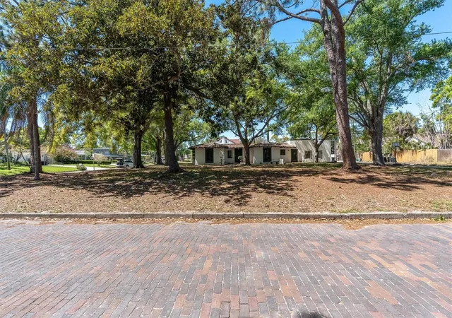 3rd image of 6201 11Th Ave S, Gulfport, FL 33707 | MLS# TB8464061