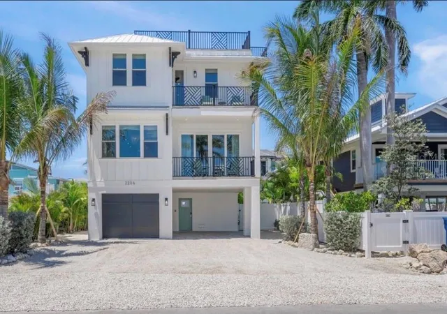 2nd image of 2206 Avenue A, Bradenton Beach, FL 34217 | MLS# A4678136