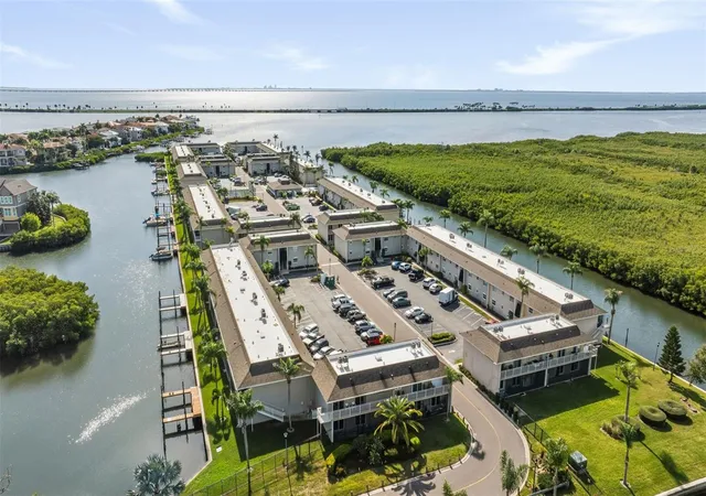 Listing Photo 5 - Condo for sale in building located at 8806 Bay Pointe Dr, TAMPA, FL 33615 - Unit #206