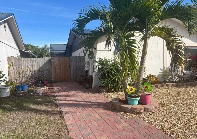 3rd image of 2009 San Sebastian Way S, Clearwater, FL 33763 | MLS# TB8464095