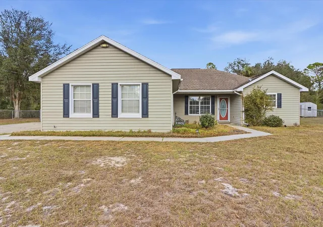 Photo 3 of Single family home for sale at 11631 Se 195th Place, Dunnellon, FL 34431 | MLS# OM716558 | Listing updated on 2026-07-16
