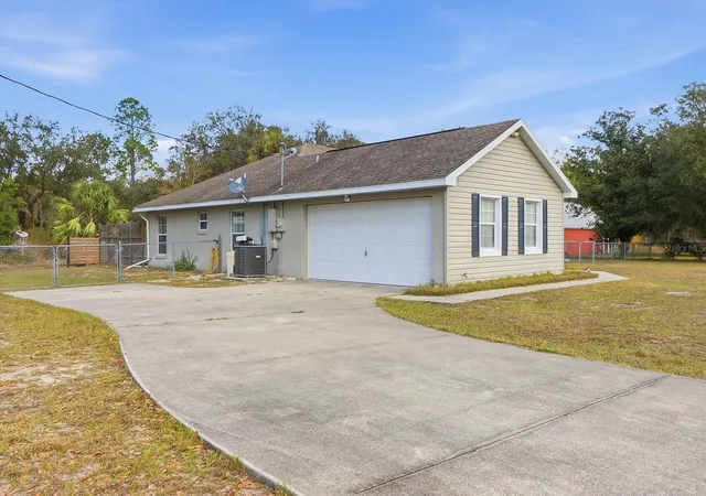 Photo 3 of Single family home for sale at 11631 SE 195th Place, Dunnellon, FL 34431 | MLS# OM716558 | Listing updated on 2026-07-16