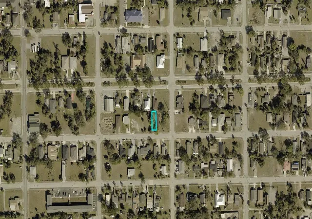 3rd image of 2989 Dunbar Ave, Fort Myers, FL 33916 | MLS# A4678176
