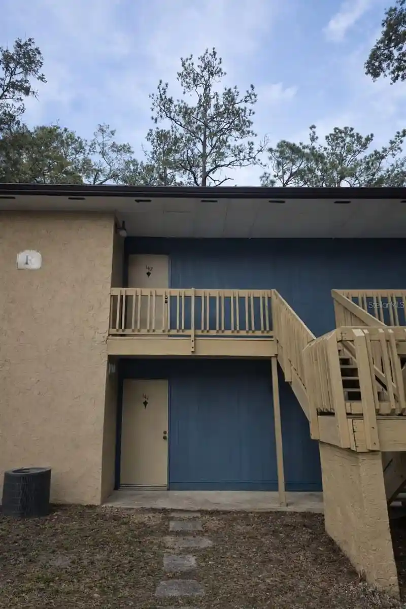 Listing Photo 1 - Condo for sale in 2811 SW Archer Rd located at 2811 SW Archer Rd, GAINESVILLE, FL 32608 - Unit #R142