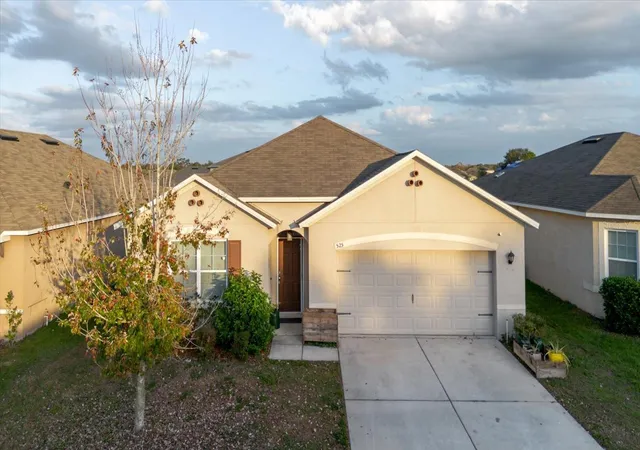 3rd image of 525 Squires Grove Dr, Winter Haven, FL 33880 | MLS# TB8464311