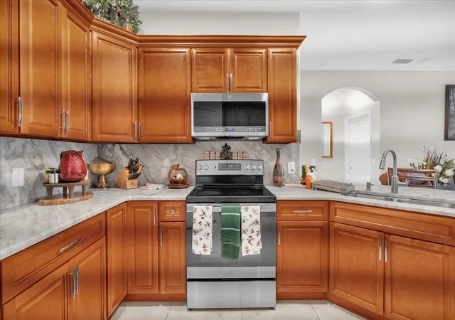Listing Photo 5 - Condo for sale in building located at 705 Lenox Pl, KISSIMMEE, FL 34758