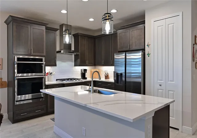 4th image of 209 Okeeffe Cir, Bradenton, FL 34212 | MLS# A4678261