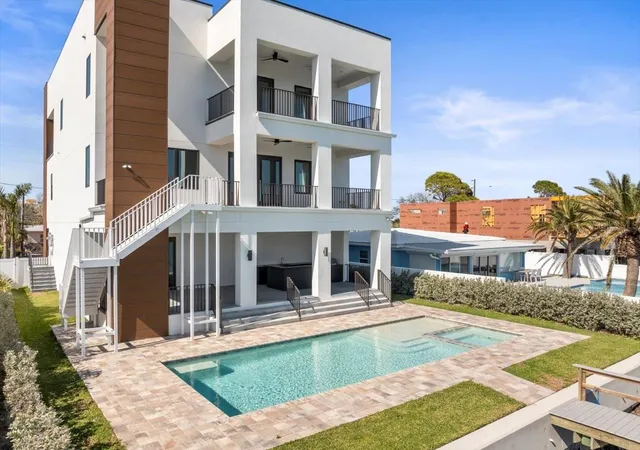 3rd image of 109 Punta Vista Dr, St Pete Beach, FL 33706 | MLS# TB8464490