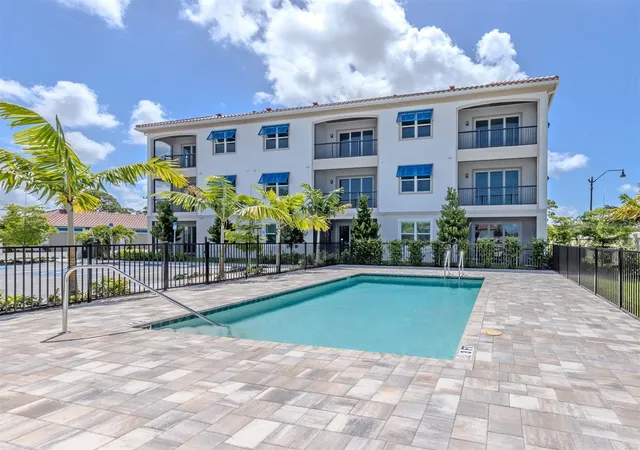 Photo 3 of Condo for sale at 787 S Tamiami Trl #202, Venice, FL 34285 | MLS# N6142397 | Listing updated on 2026-07-28