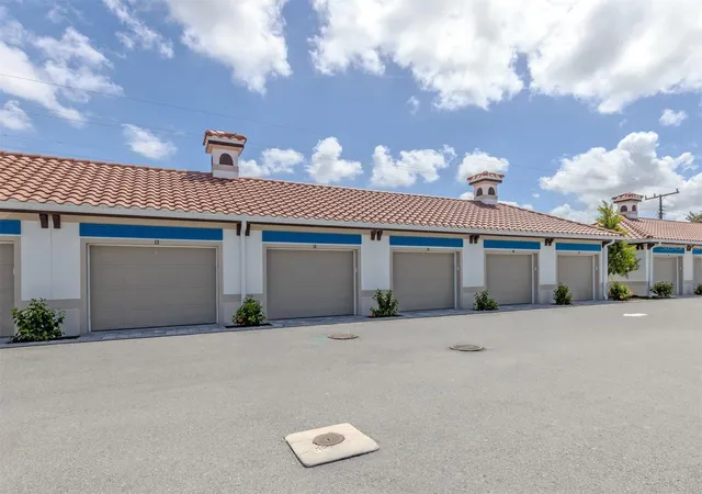 Photo 5 of Condo for sale at 787 S Tamiami Trl #202, Venice, FL 34285 | MLS# N6142397 | Listing updated on 2026-07-28