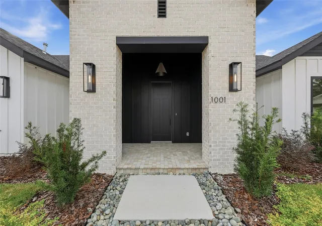 Photo 2 of Single family home for sale at 1001 Sw 120th Drive, Gainesville, FL 32607 | MLS# GC536593 | Listing updated on 2026-08-01