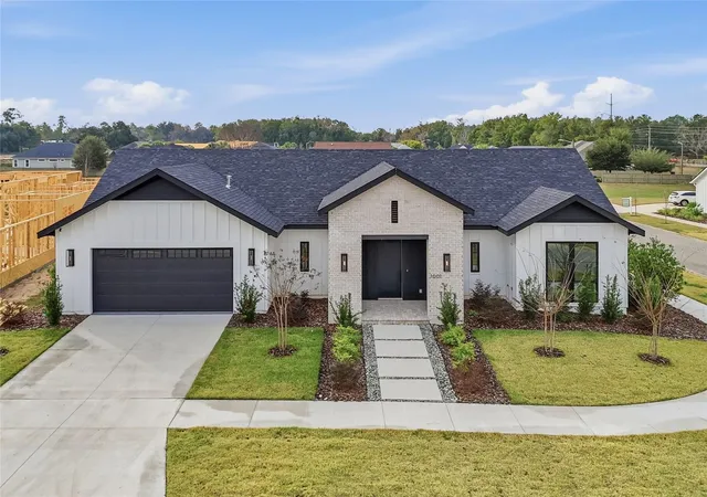 Photo 4 of Single family home for sale at 1001 SW 120th Drive, Gainesville, FL 32607 | MLS# GC536593 | Listing updated on 2026-08-01