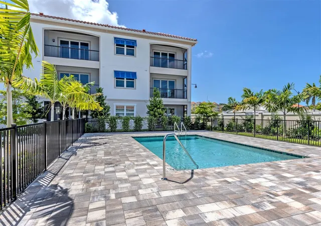 Photo 2 of Condo for sale at 787 S Tamiami Trl #302, Venice, FL 34285 | MLS# N6142398 | Listing updated on 2026-07-28