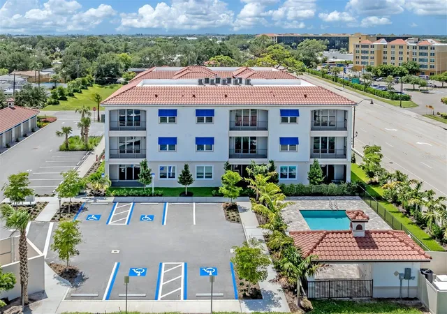 Listing Photo 2 - Condo for sale in building located at 791 S Tamiami Trl, VENICE, FL 34285 - Unit #301