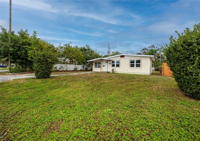 Photo 3 of Single family home for sale at 418 39th Avenue N, Saint Petersburg, FL 33703 | MLS# TB8464525 | Listing updated on 2026-08-03