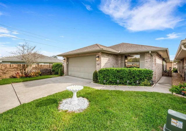 Photo 1 of Single family home for sale at 551 Grand Cayman Cir, Lakeland, FL 33803 | MLS# L4958574 | Listing updated on 2026-10-12