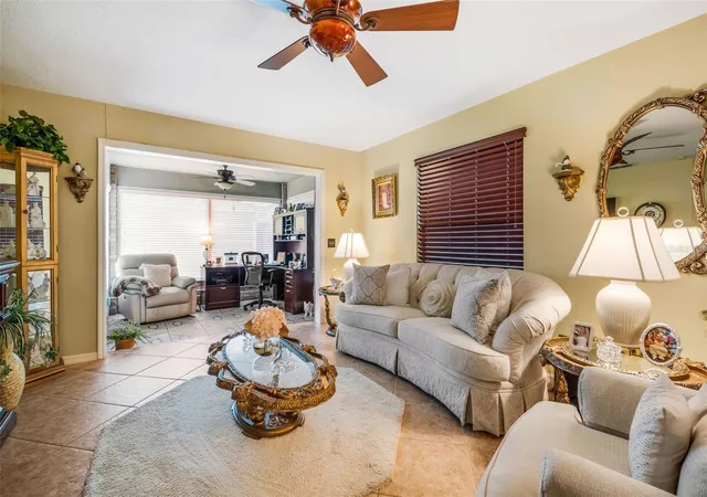 Photo 4 of Single family home for sale at 551 Grand Cayman Cir, Lakeland, FL 33803 | MLS# L4958574 | Listing updated on 2026-10-12