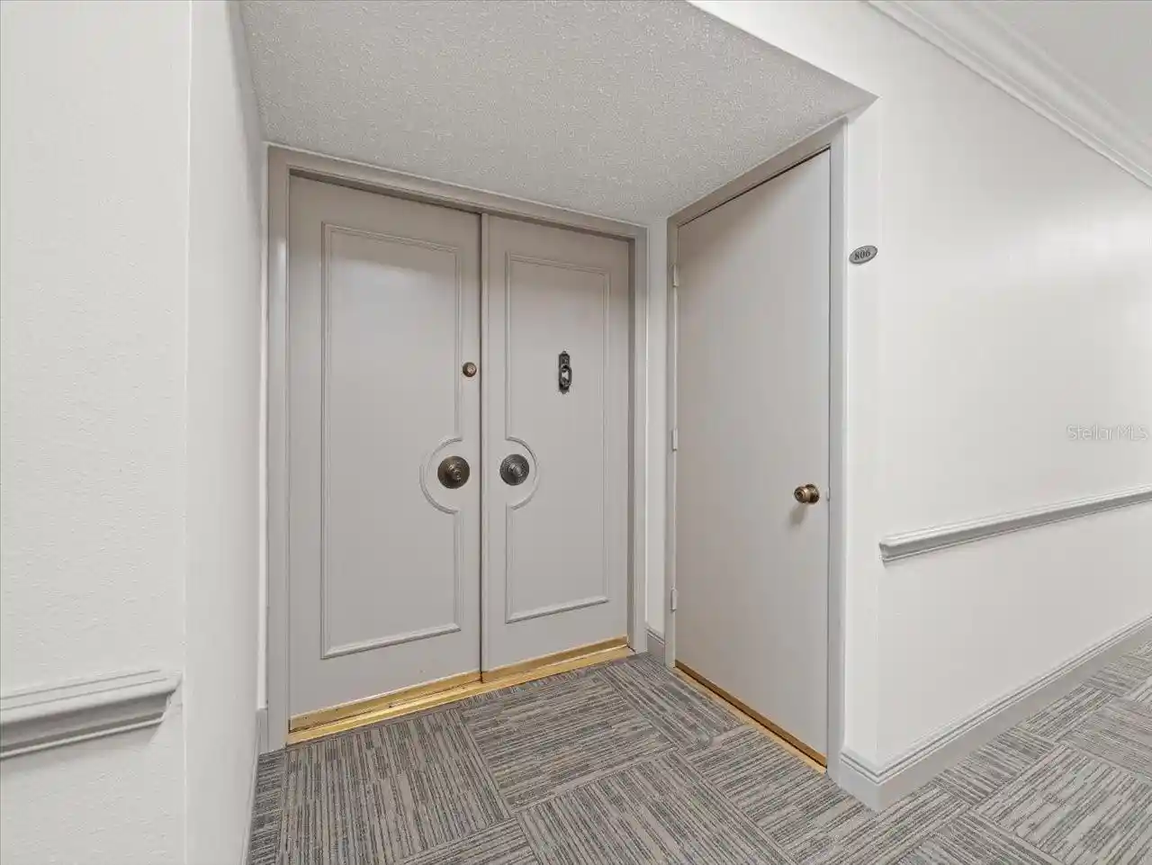 Listing Photo 2 - Condo for sale in 1400 Gulf Blvd located at 1400 Gulf Blvd, Clearwater, FL 33767 - Unit #806