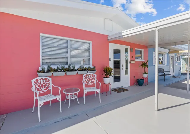 Photo 4 of Townhouse for sale at 26 Seaside Ct, Holmes Beach, FL 34217 | MLS# A4678364 | Listing updated on 2026-09-23